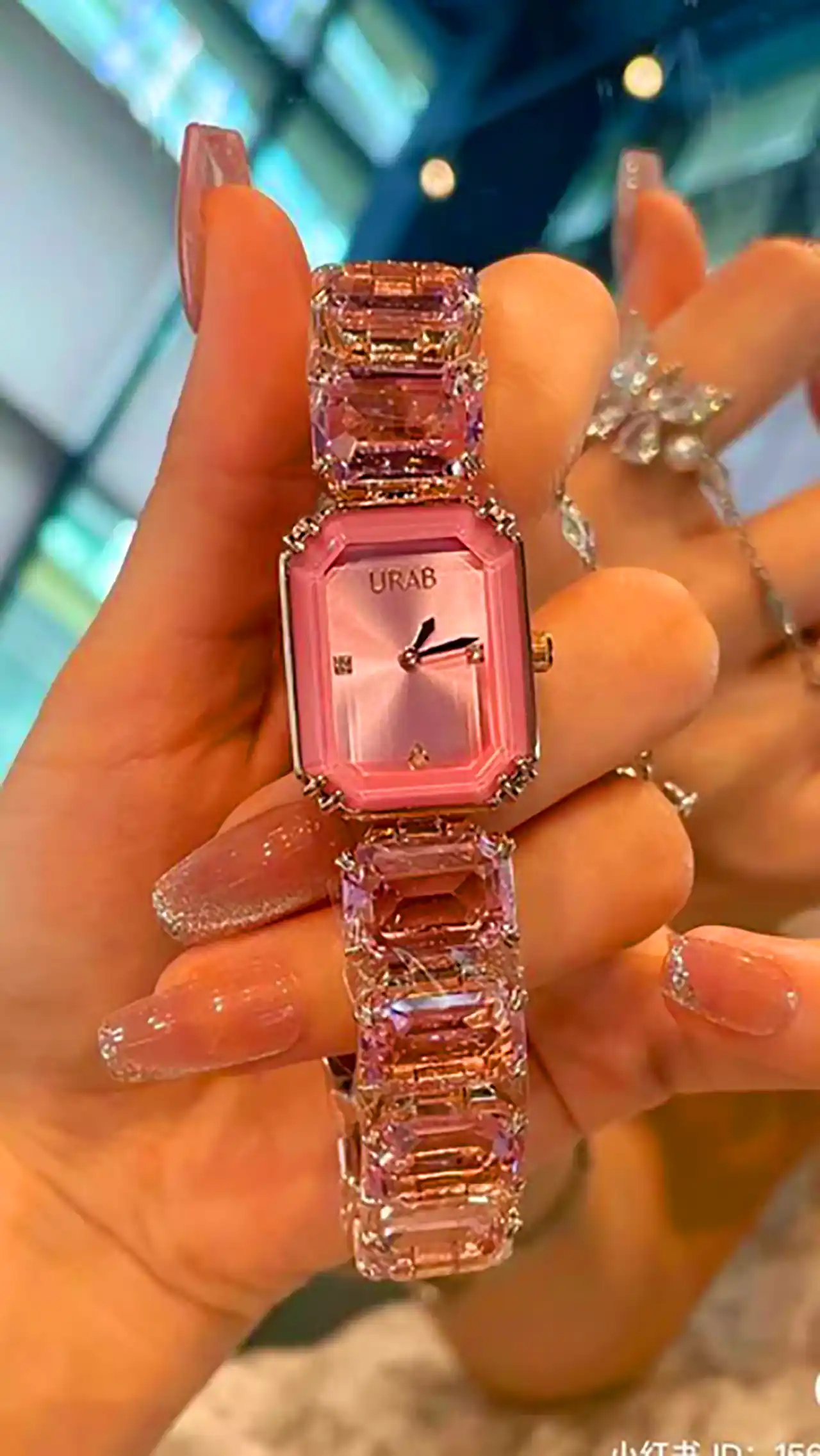 ساعت مچی صورتی دخترانه