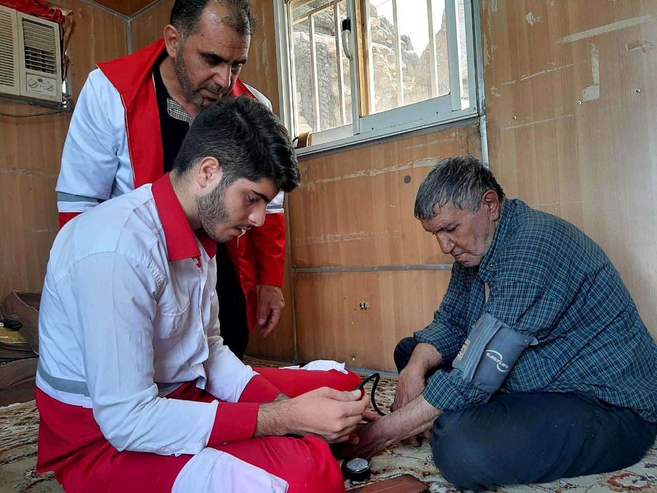 امدادگران همقدم با زائرین حسینی 