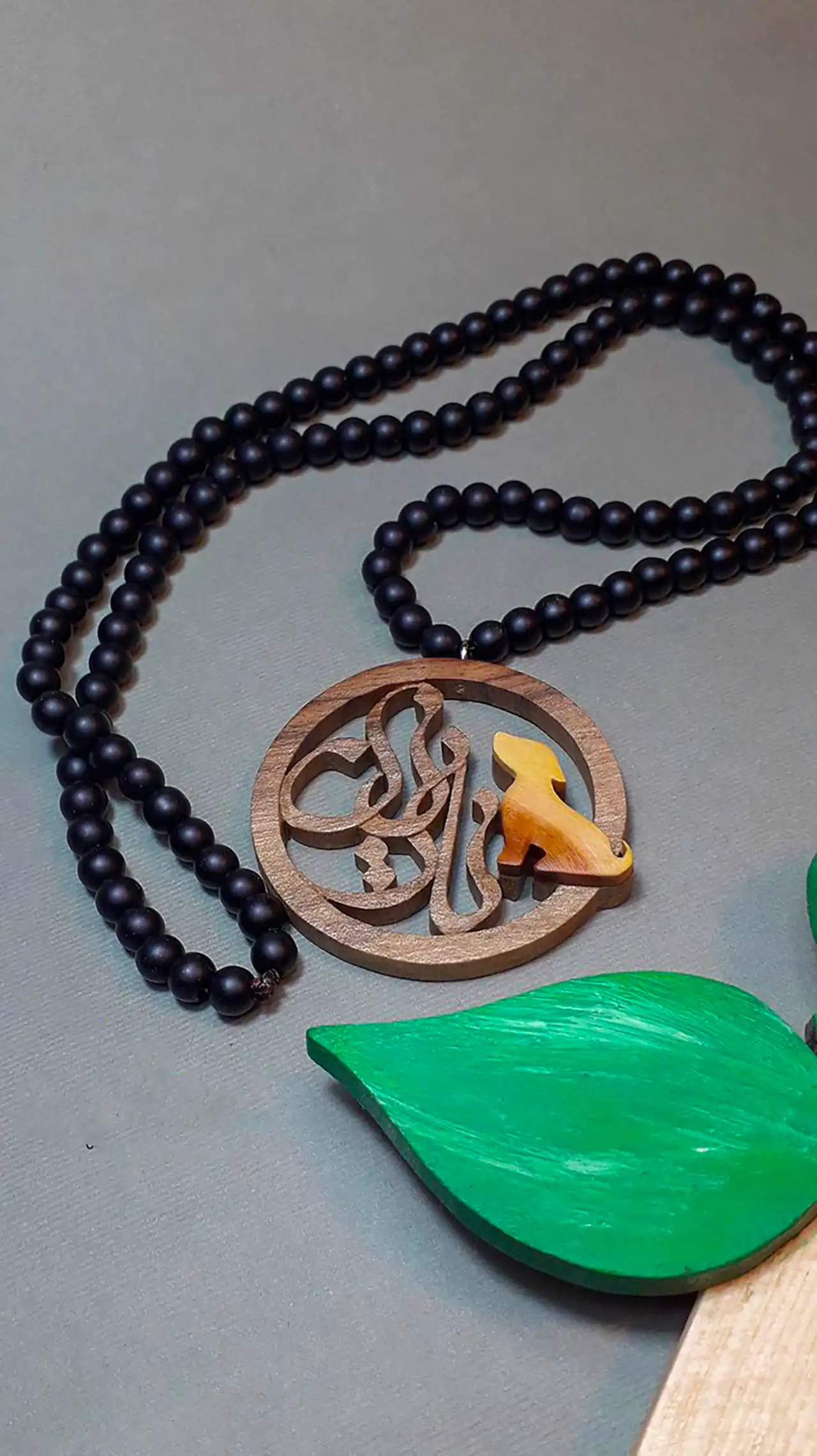 گردنبند چوبی اسم