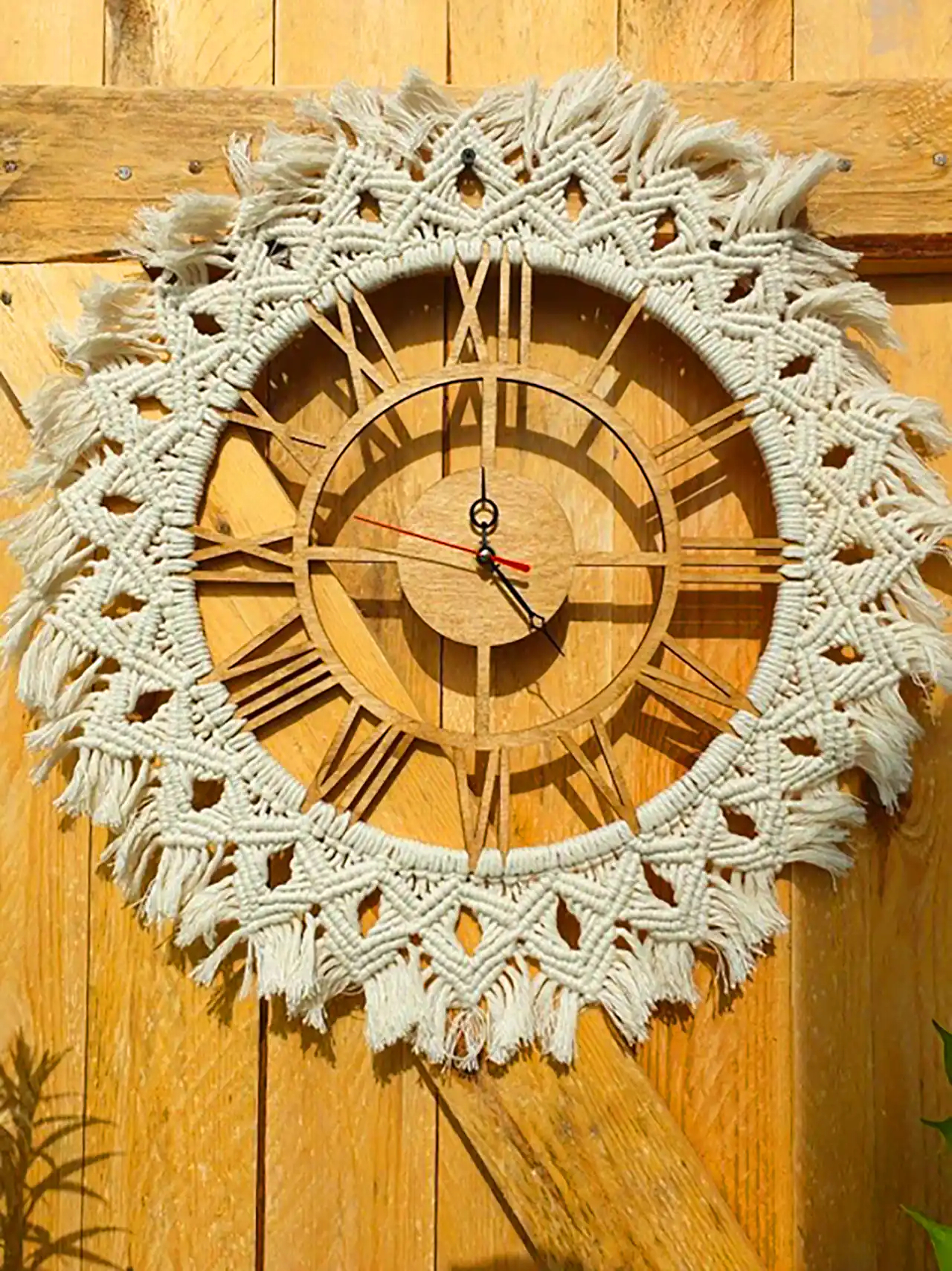 ساعت دیواری مکرومه