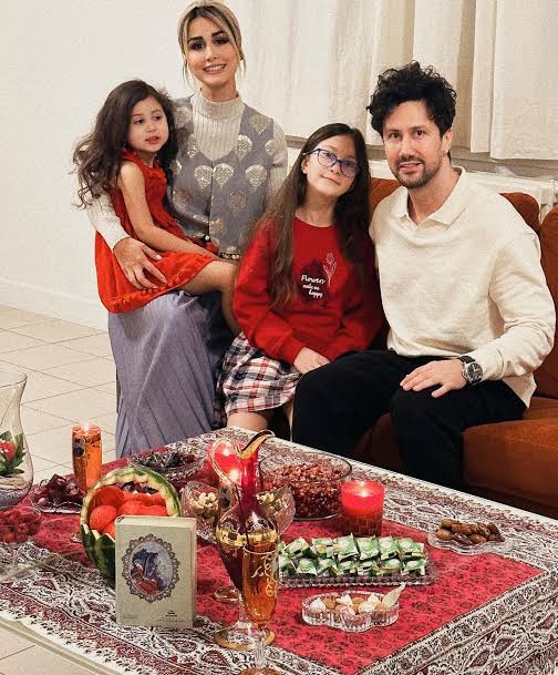 عکس ها / نگاهی به دکوراسیون و چیدمان خانه شبه قصر شاهرخ استخری و همسرش در ایران / کاملا اصیل و وطنی و متفاوت با خانه شان در بلژیک