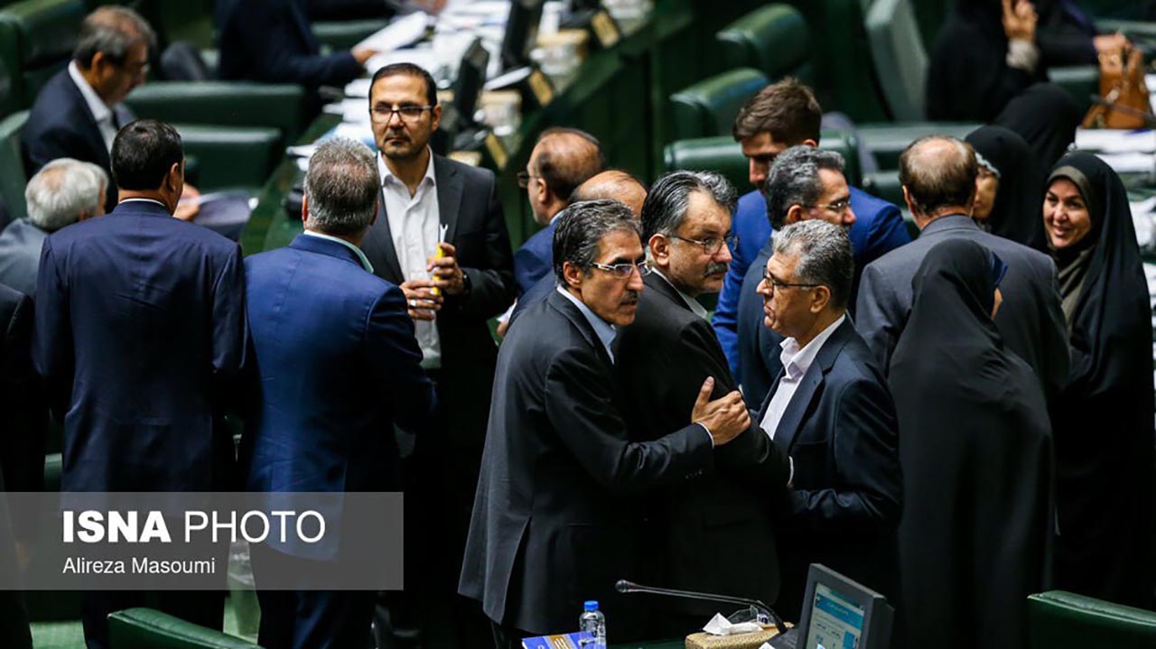 روبوسی قالیباف با منتخبان بعد از اعلام ریاستش برای مجلس