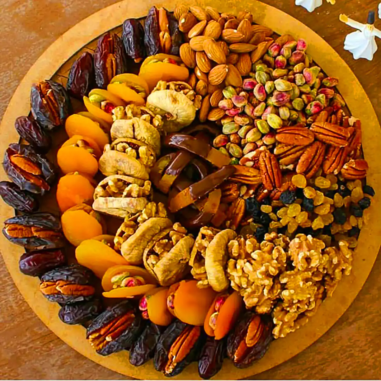 سرو خرما به عنوان دسر