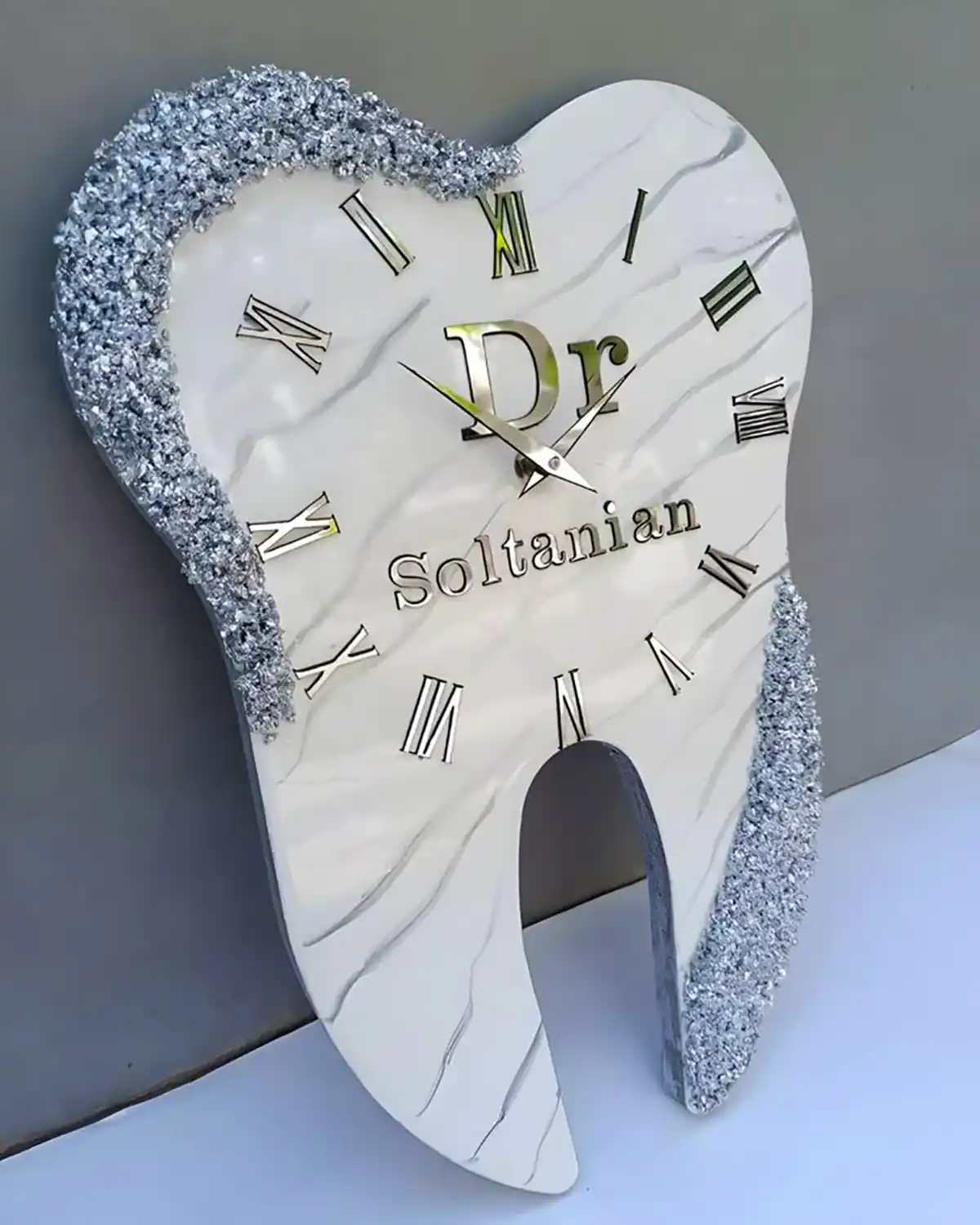 ساعت طرح دندان شیک