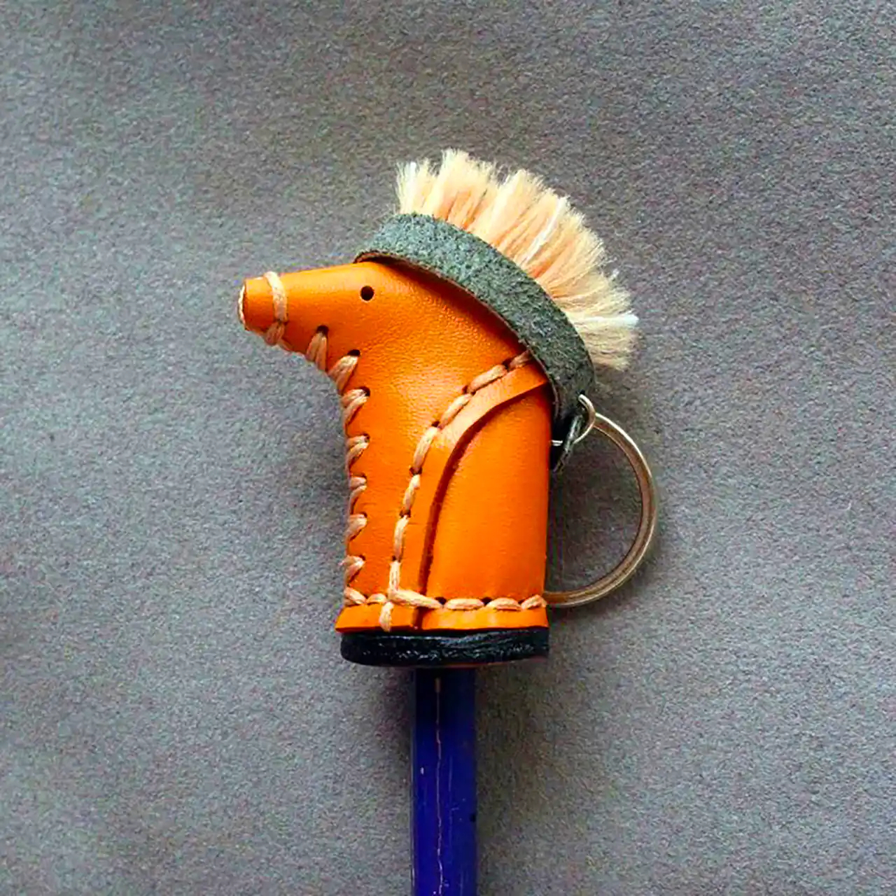 آویز چرمی دست دوز