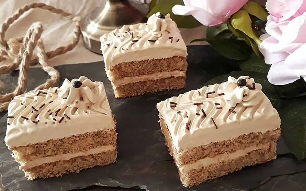 انواع مدل شیرینی تر + معرفی محبوب ترین و خوشمزه ترین مدل های شیرینی تر و خامه ای