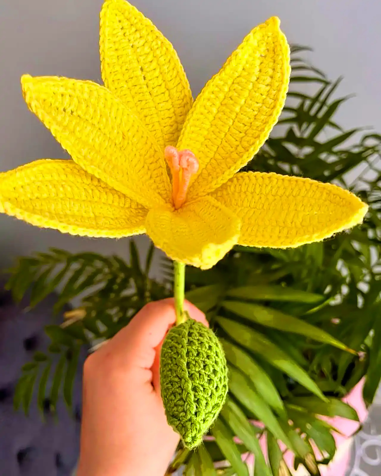 دسته گل تزئینی بافتنی