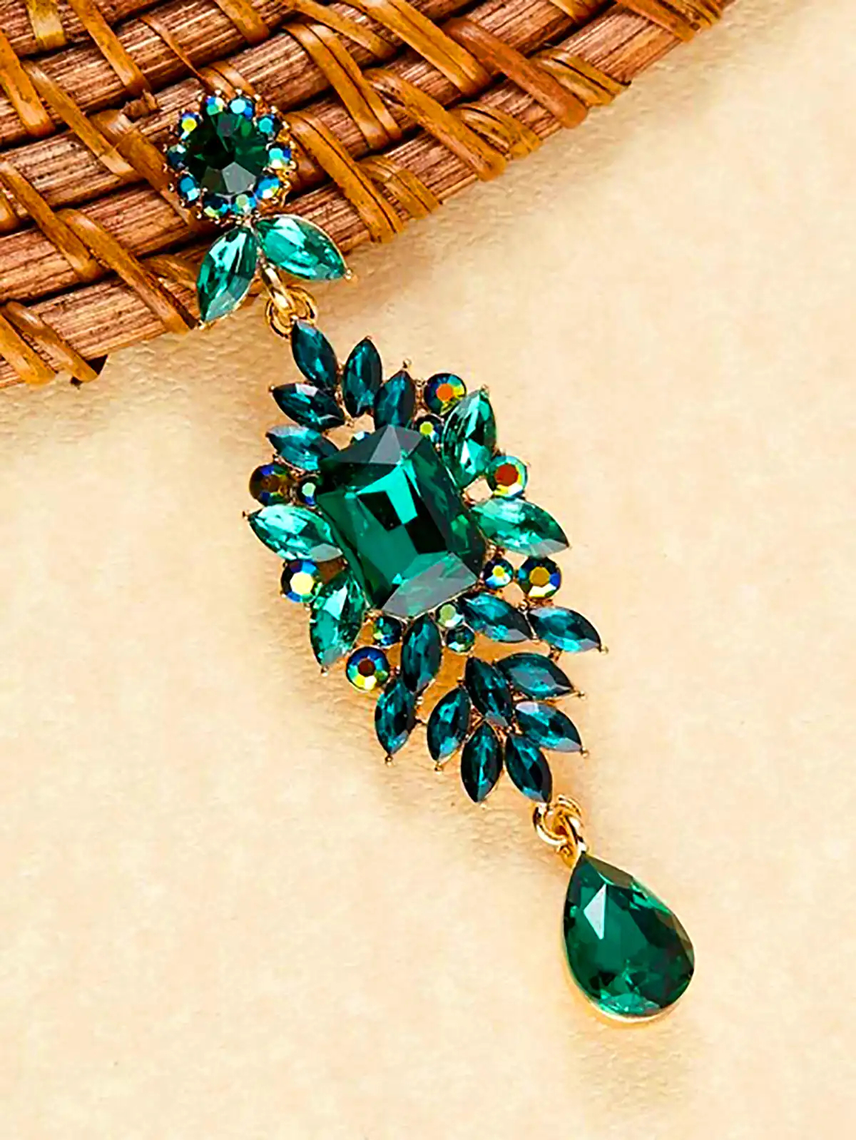 گوشواره بزرگ گل زمردی