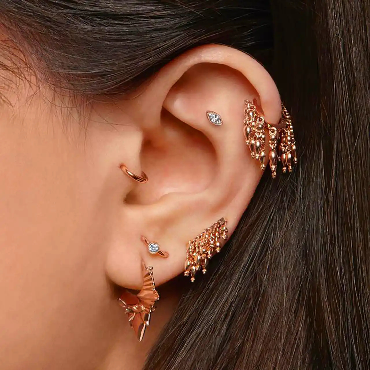 پیرسینگ گوش رنگ ثابت