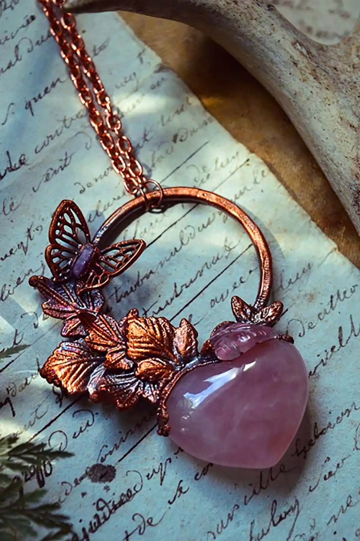 گردنبند لاکچری برای دختران جوان 