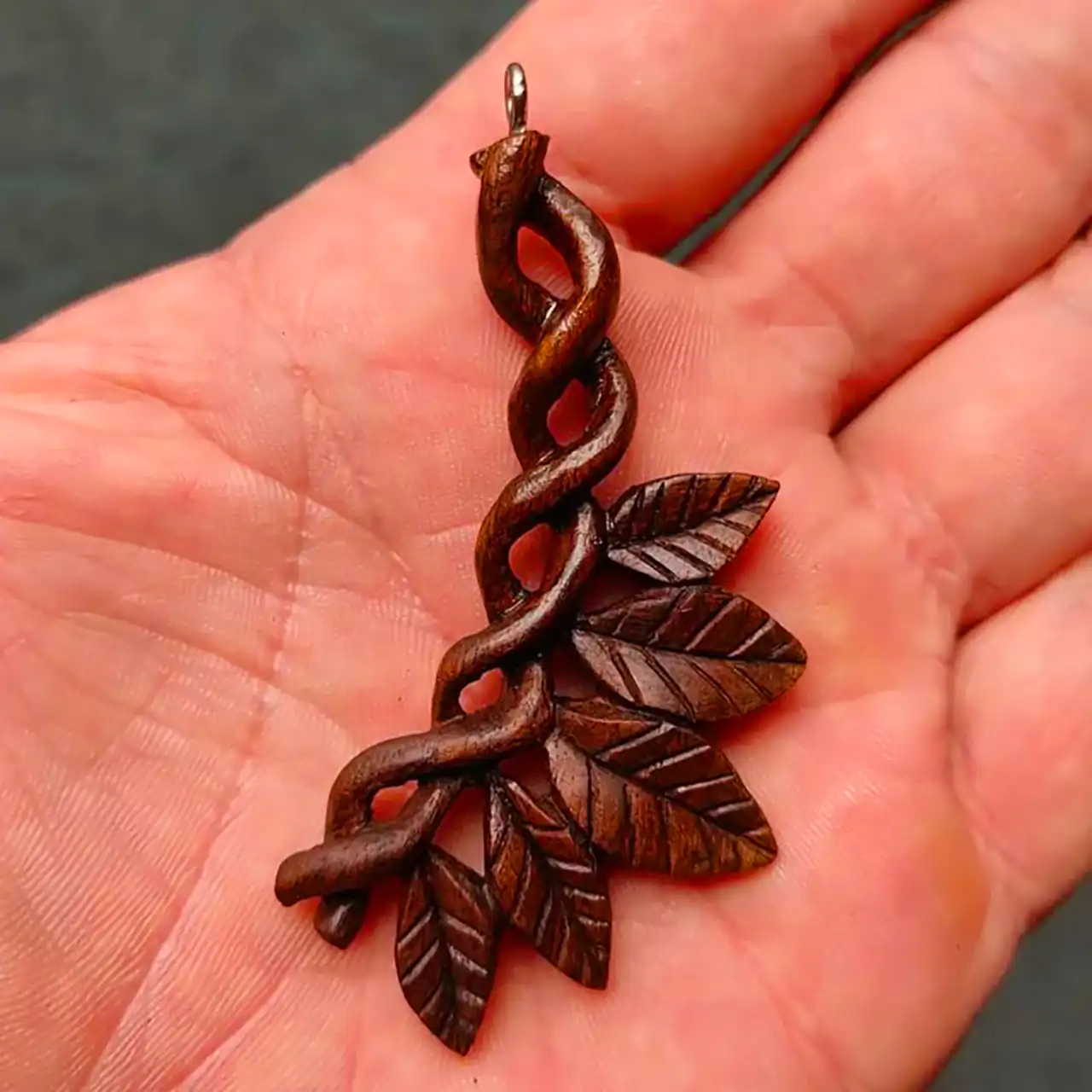 پلاک چوبی طرح برگ