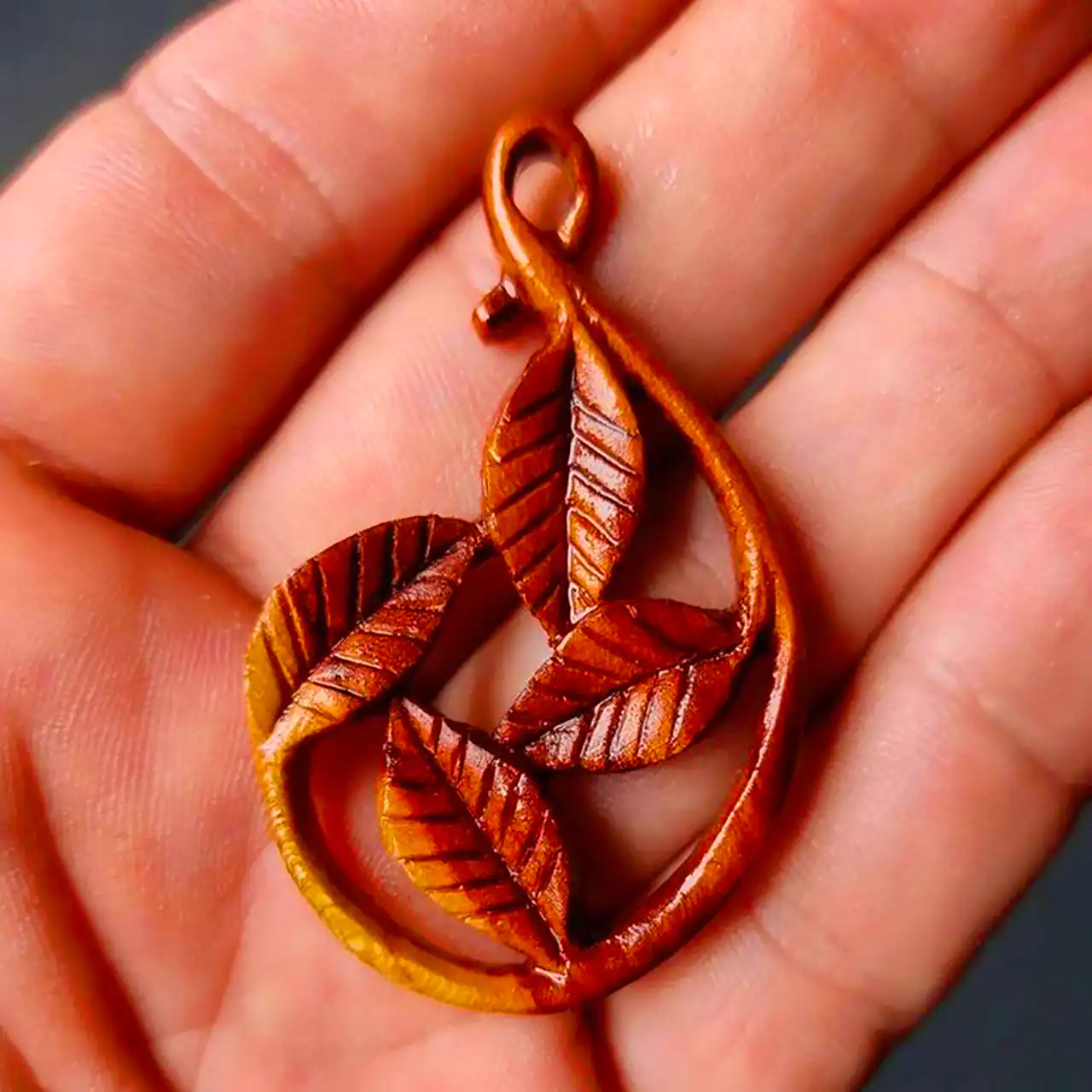 پلاک چوبی طرح برگ