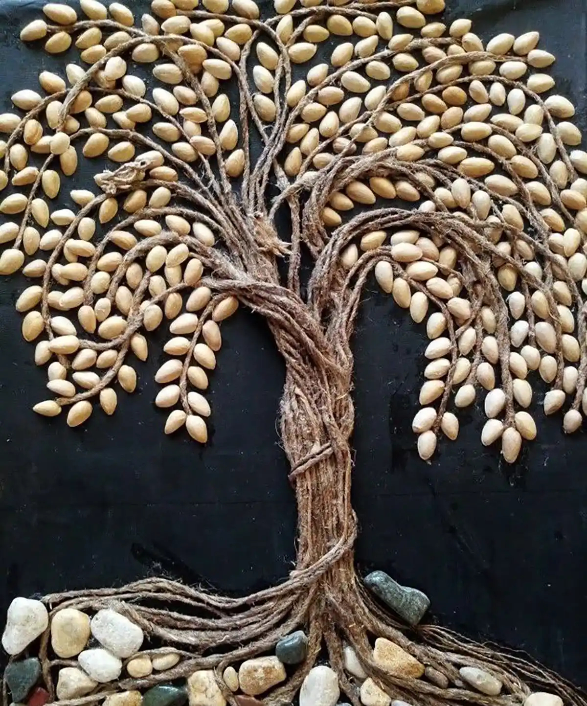 قاب سنگی روی دیوار
قاب عکس سنگی
قاب سنگی گوشی
