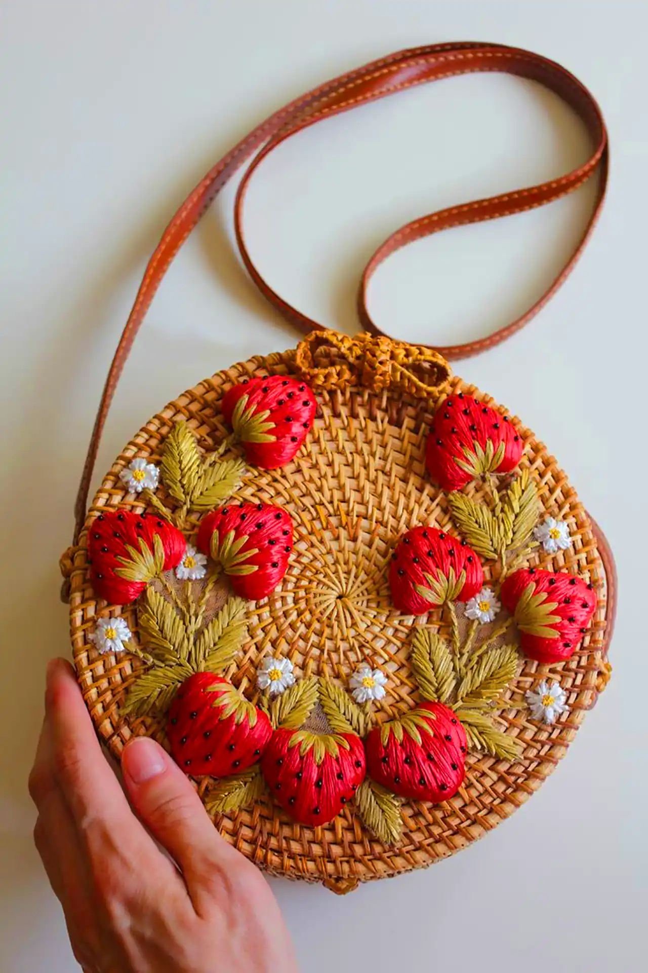 کیف حصیری با گلدوزی شیک