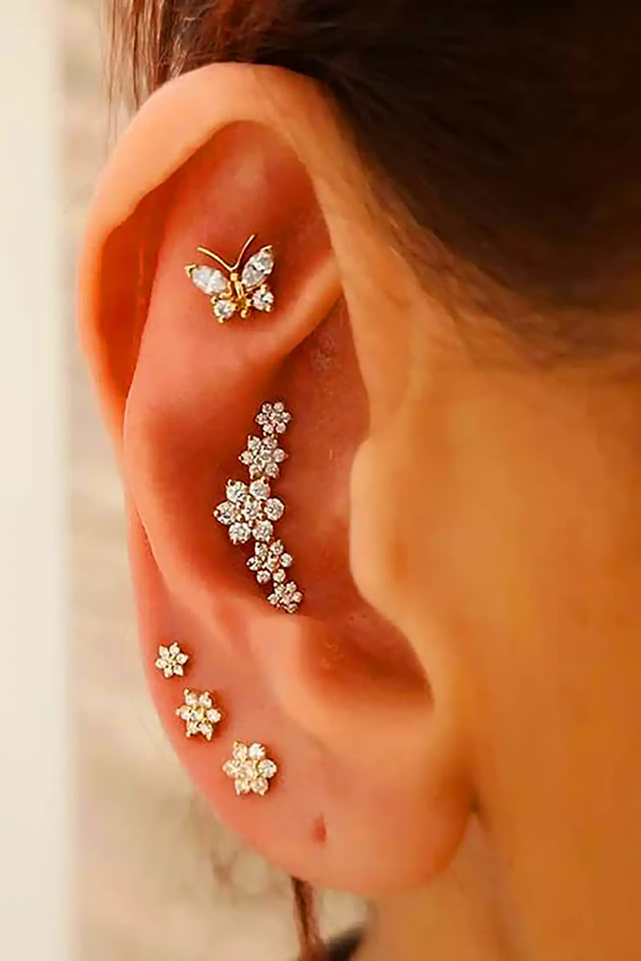 پیرسینگ گوش رنگ ثابت