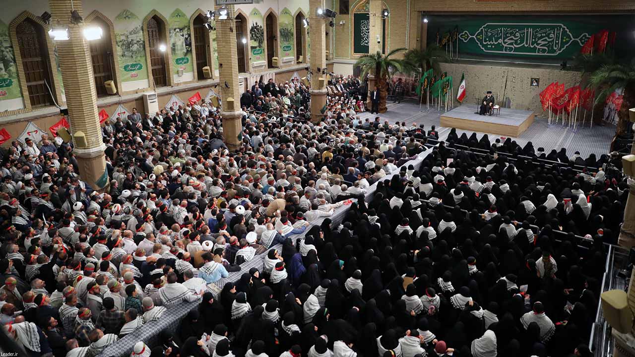 دیدار پیشکسوتان و فعالان دفاع مقدس و مقاومت با رهبر انقلاب