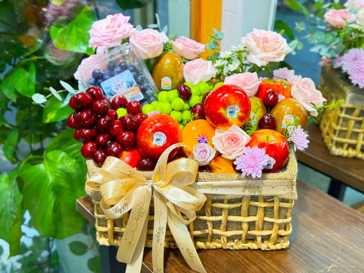 سبد میوه کادویی عروس