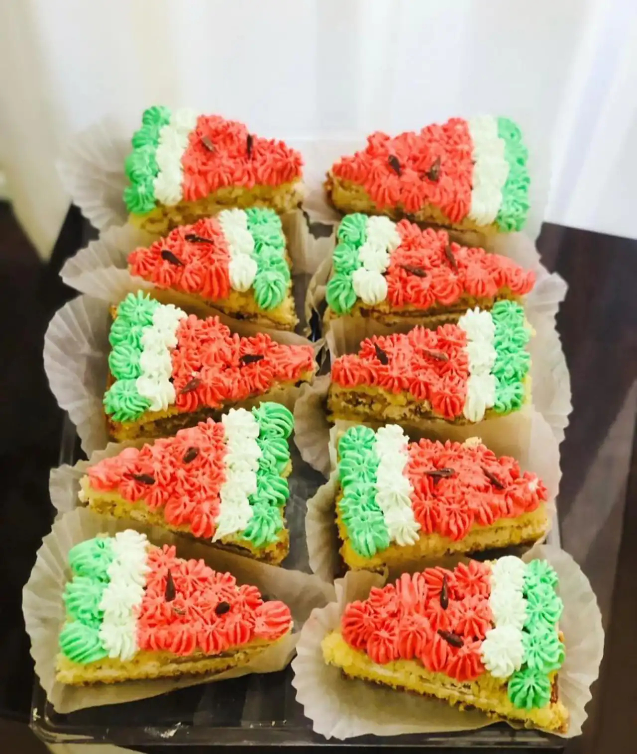 استفاده از نقوش و طرح‌های سنتی در کیک شب یلدا