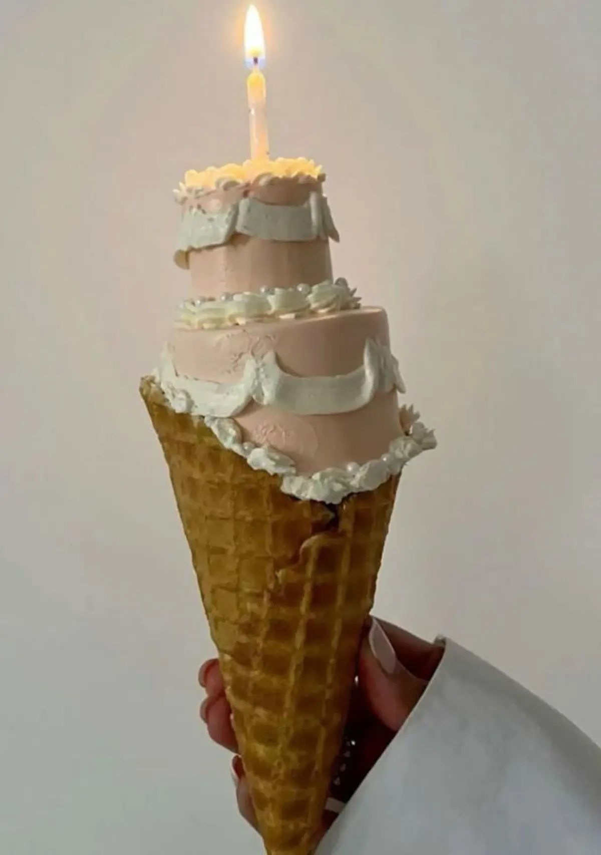 کیک تولد بستنی تزیین کیک بستنی خانگی طرز تهیه کیک بستنی در اشپزخانه کوچک من طرز تهیه کیک بستنی با کیک آماده کیک بستنی یخچالی