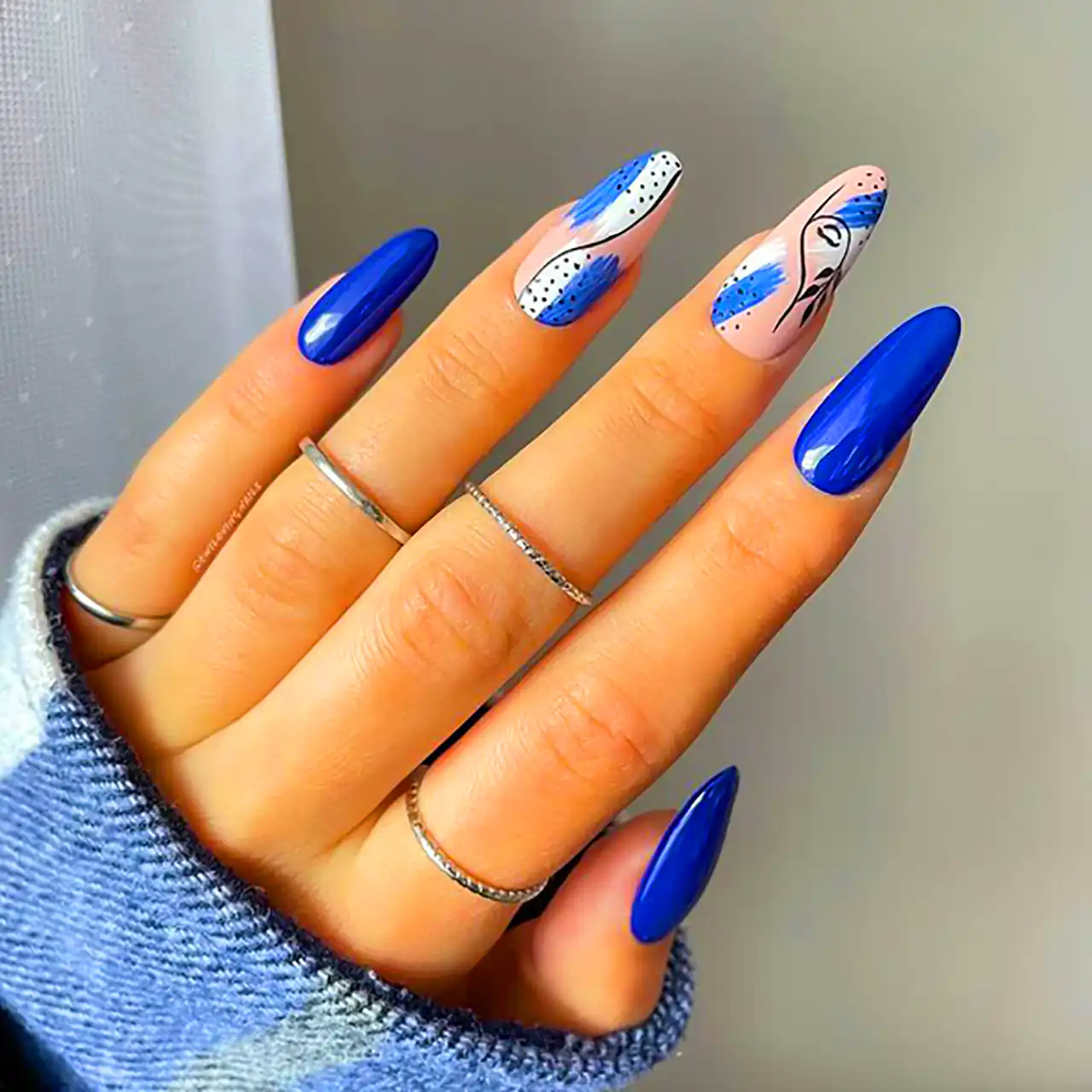 طرح ناخن شیک آبی کاربنی 