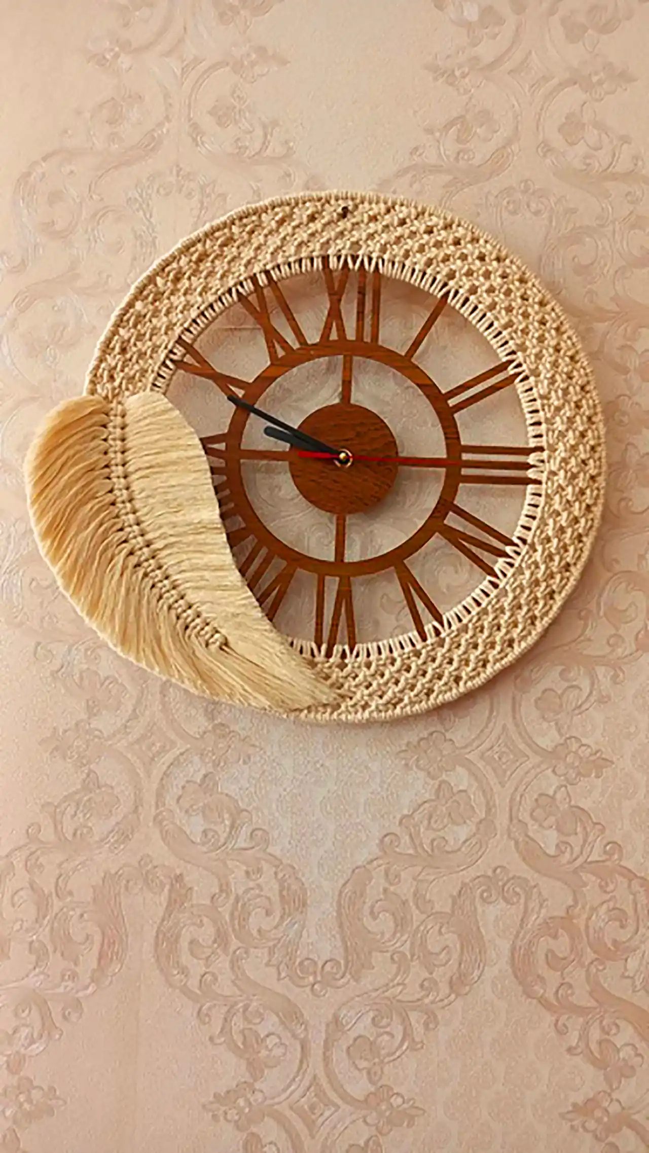 ساعت دیواری مکرومه