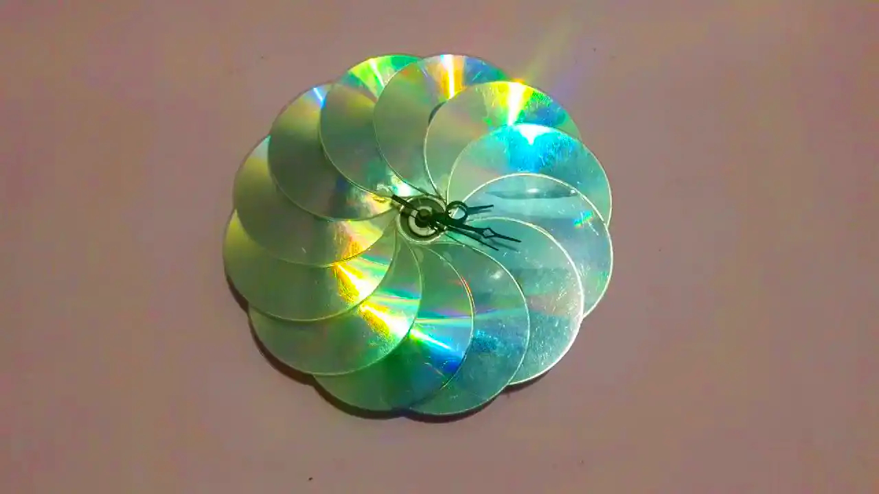 دکور با سی دی های قدیمی