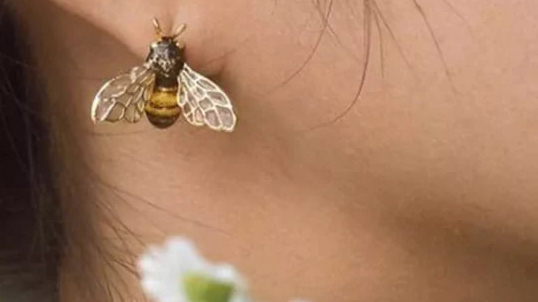 عکس گوشواره طرح زنبور