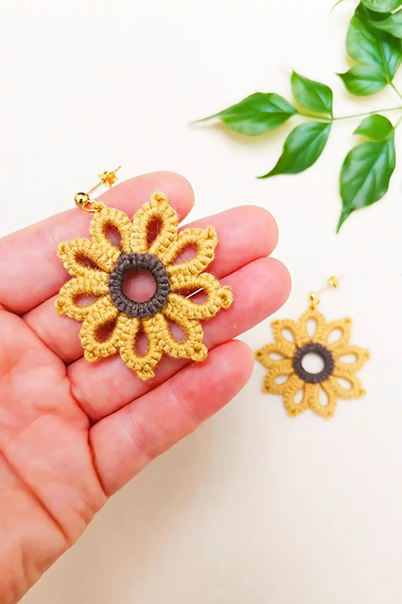 گوشواره گلبرگی بافتنی