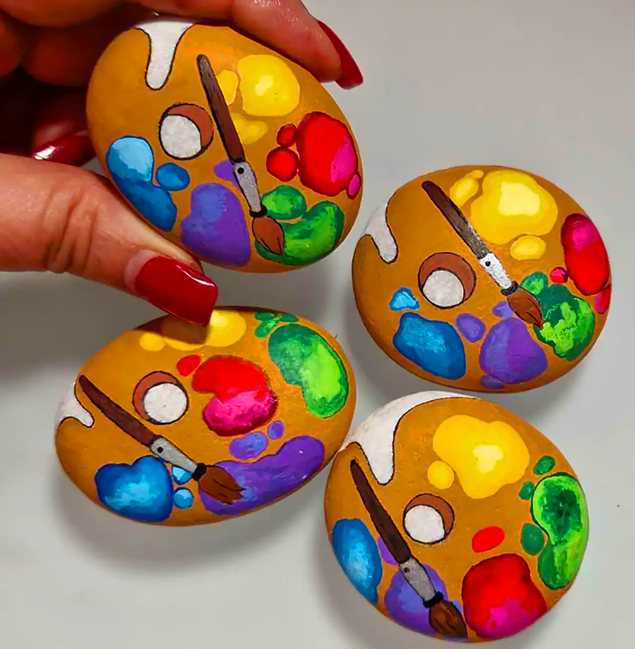 نقاشی حرفه ای روی قلوه سنگ 