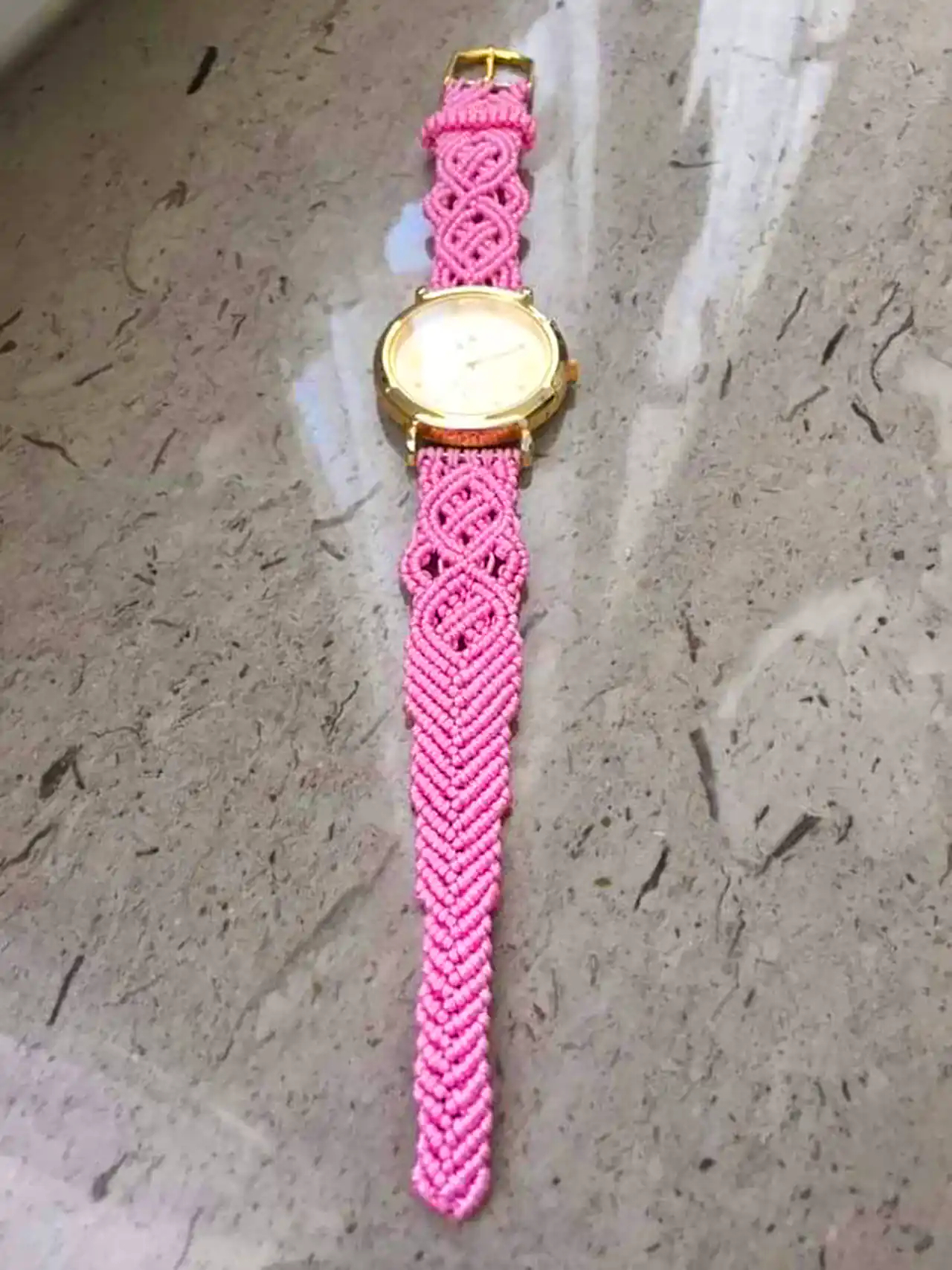 ساعت مچی با دسته بافتنی