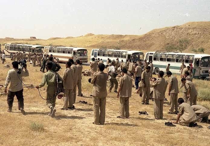 ۲۶ مرداد سالروز بازگشت سرافرازانه آزادگان به میهن ، - اسرای ایرانی جنگ 8 ساله تحمیلی عراق علیه ایران که در عراق اسیر بودند