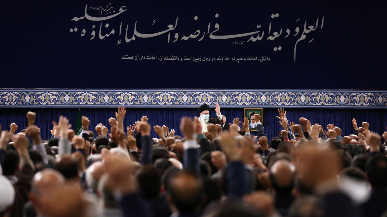 رهبر انقلاب در دیدار دانشمندان، کارشناسان و مسئولان صنعت هستهای