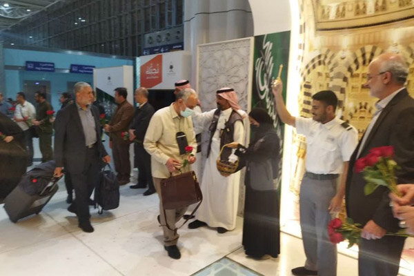 استقبال از زائران ایرانی در فرودگاه مدینه
