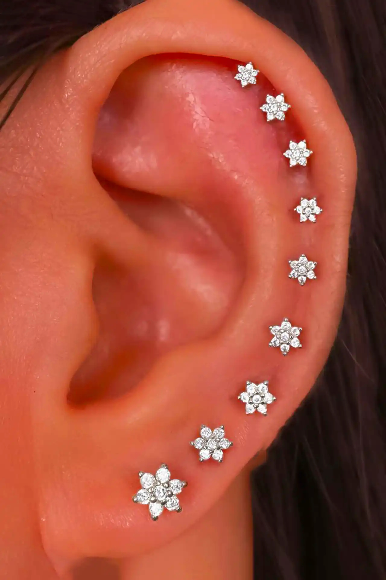 پیرسینگ گوش رنگ ثابت