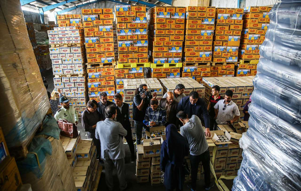 کشف انبار بزرگ مواد اولیه تولید یک سال کفش ایران در کهریزک