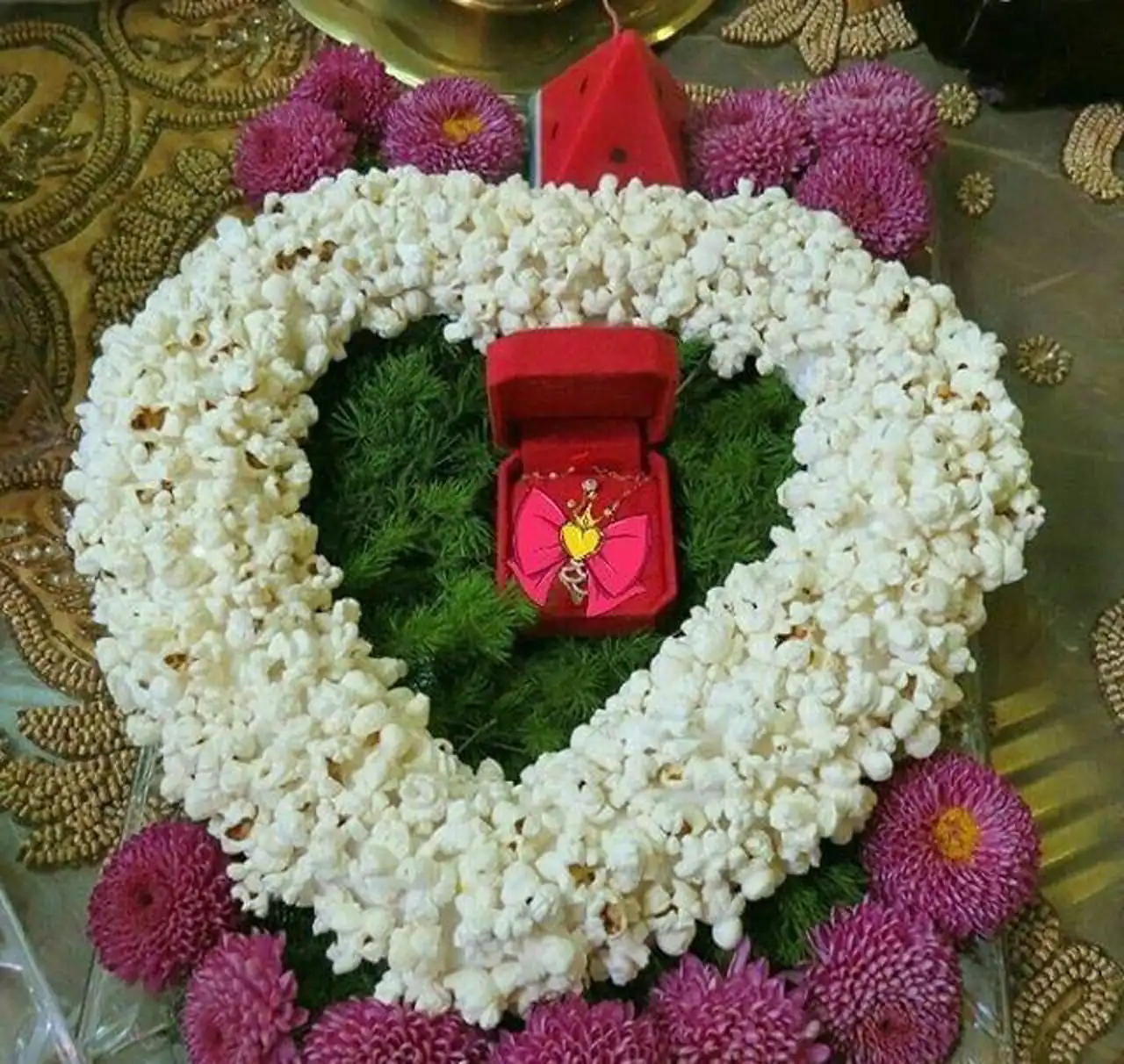 تزیین پفیلا شب یلدا + جدیدترین و شیک ترین مدل های تزیین پفیلا برای شب یلدای امسال