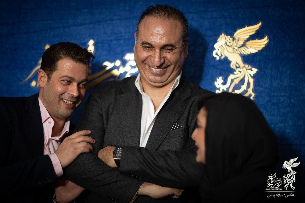 حمید فرخ‌نژاد، ساره بیات و بازیگران «سمفونی نهم» در مراسم فرش قرمز جشنواره فجر