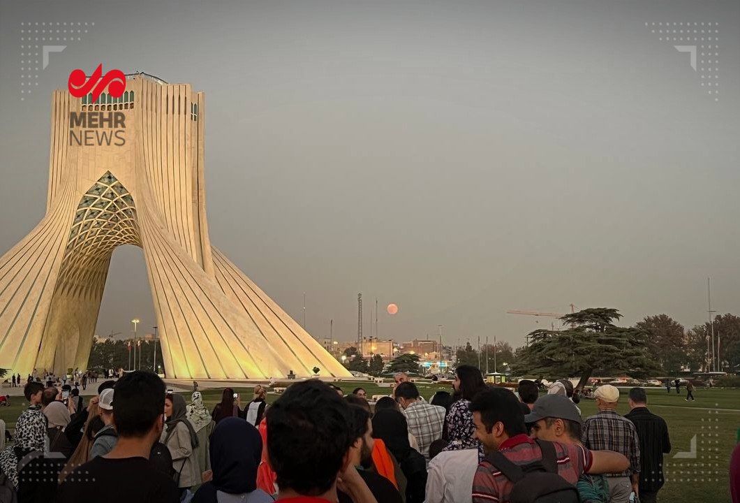 اولین ماه کامل در تهران