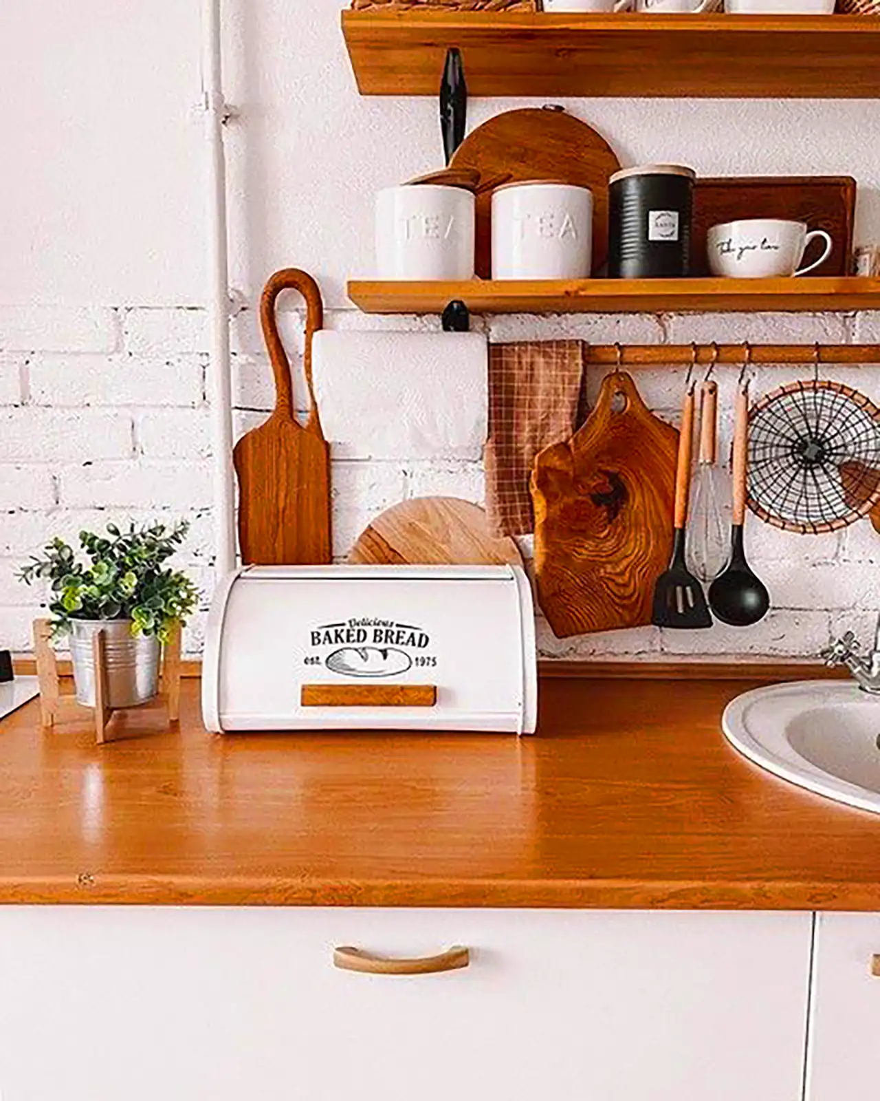 چیدن کنار گاز آشپزخانه