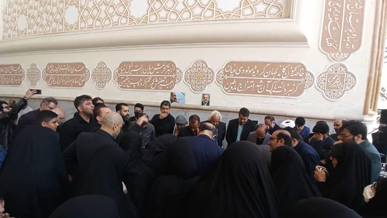 پیکر زنده یاد عماد افروغ تشییع و در حرم امام خمینی (ره) آرام گرفت