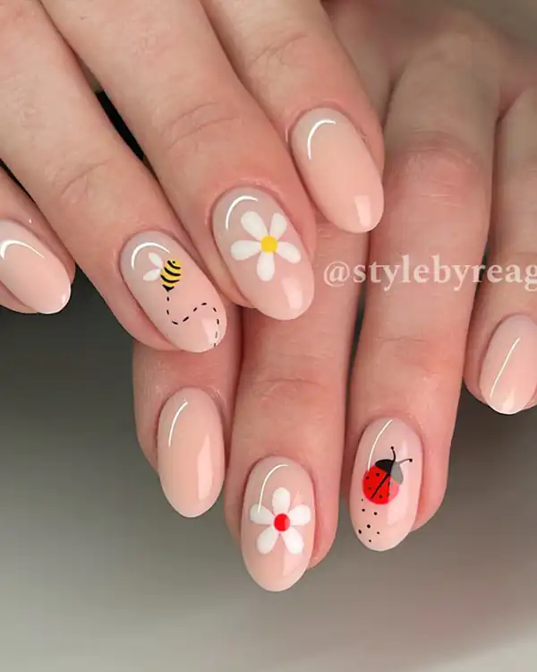 طراحی ناخن کفشدوزک