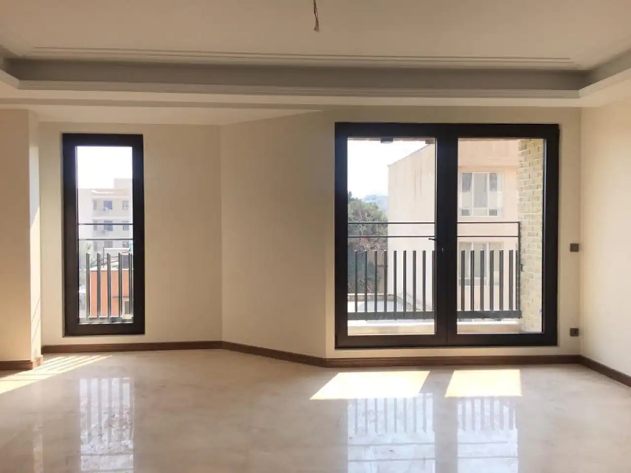 مدل پنجره بزرگ حال + زیباترین مدل های پنجره بزرگ برای حال و پذیرایی خانه