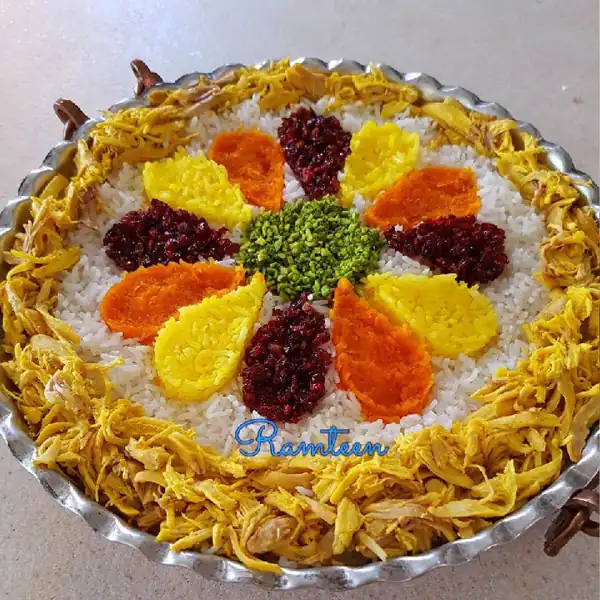 تزیین روی هویج پلو