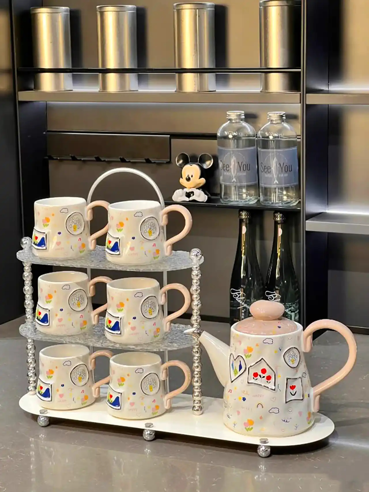 قوری و فنجان چینی شیک