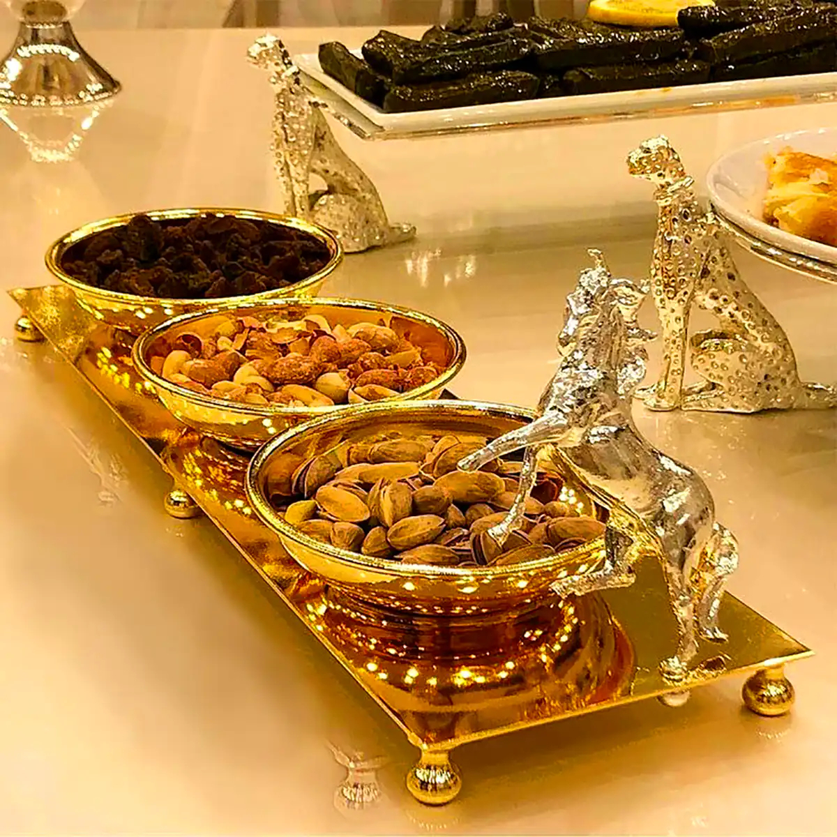 سرو آجیل و مغزیجات