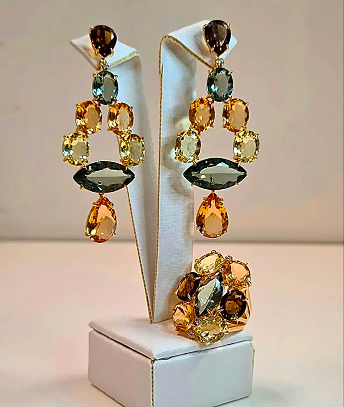 گوشواره با نگین رنگی