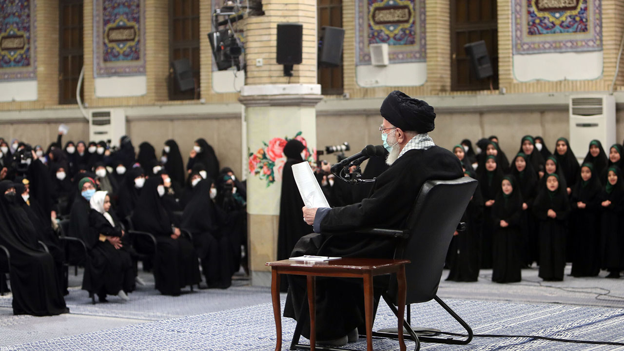 رهبر انقلاب اسلامی در دیدار صدها تن از زنان فرهیخته و فعال کشور
