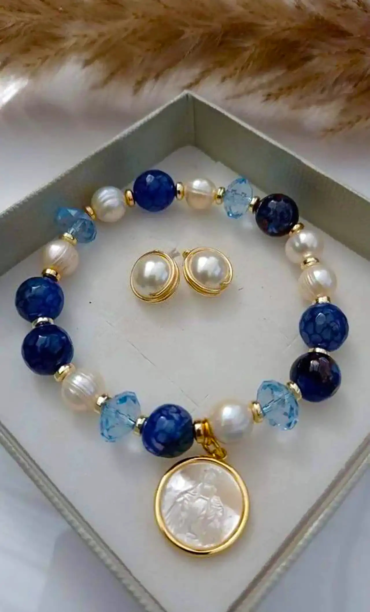 دستبند با مهره رنگی