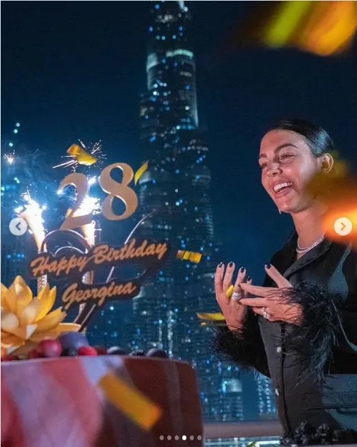 عکس جورجینا در ساحل