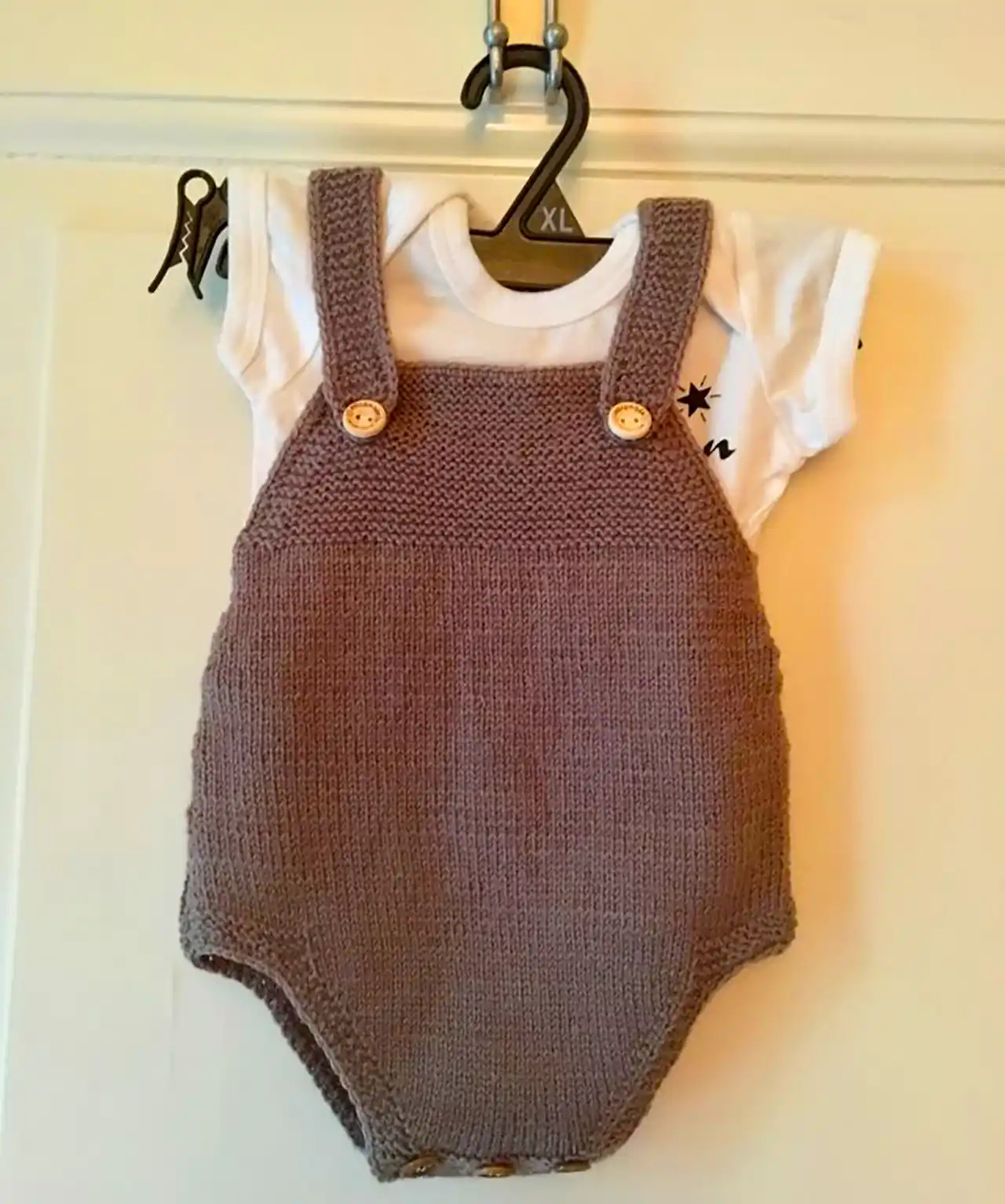 ست لباس بافتنی نوزادی زیبا 